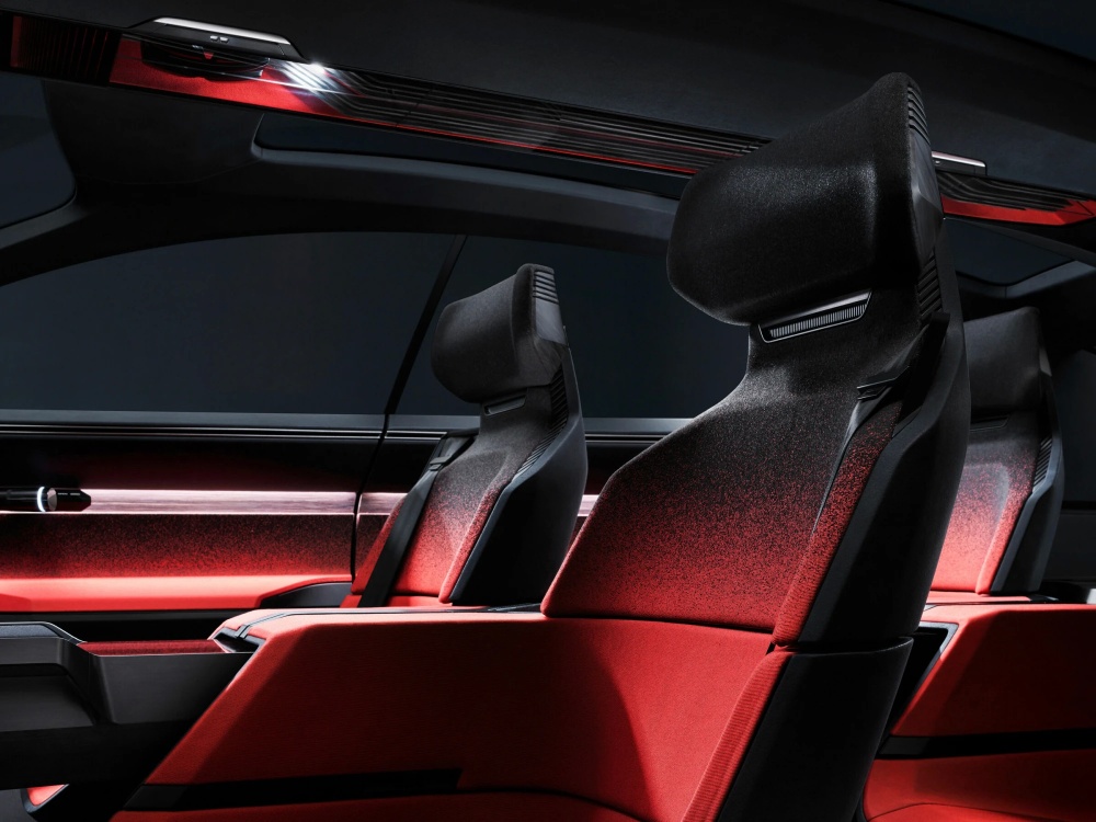 Audi показала концепт электрокроссовера, который превращается в пикап