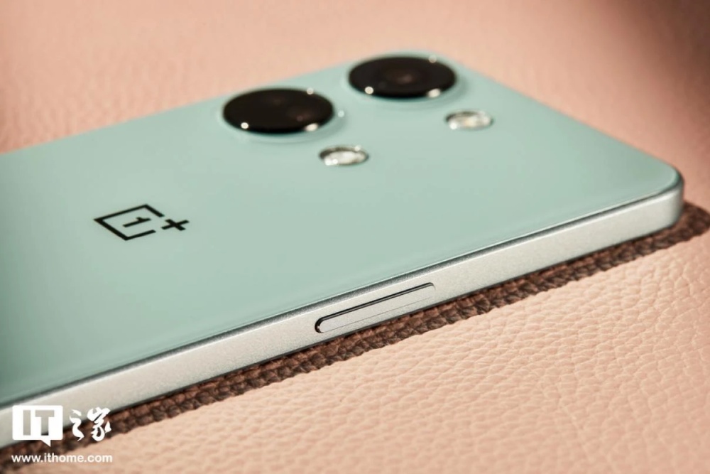 Представлен OnePlus Ace 2V с Dimensity 9000 и обновленным дизайном