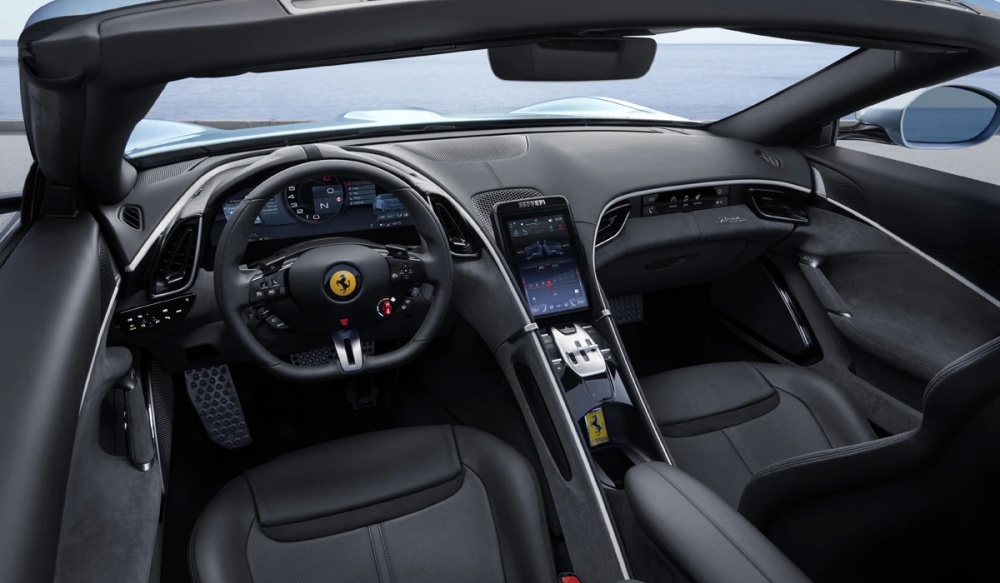 Ferrari представила суперкар Roma Spider с мягкой откидной крышей