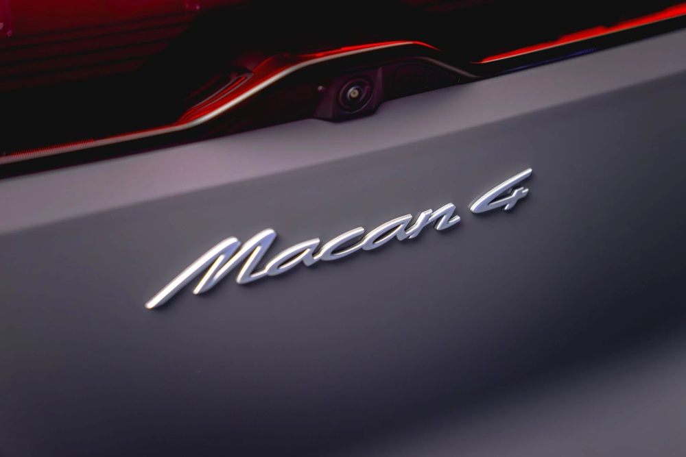 Представлен электрический кроссовер Porsche Macan