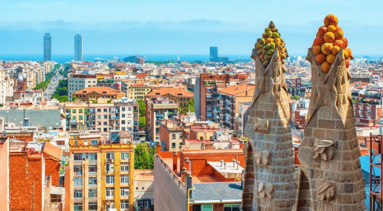 Переїзд до Іспанії: як безпечно доставити квартирне майно