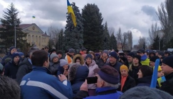 В Скадовске против мирных митингующих окупанты использовали светошумовые и газовые гранаты - очевидцы