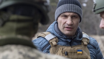 Киевлян призывают не пренебрегать сигналом тревоги: в небе работают ПВО