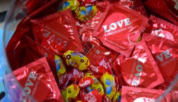 В россии закупаются впрок презервативами, несмотря на рост цен