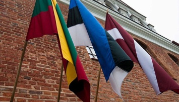 Латвия и Эстония высылают по три российских дипломата, Литва - четыре