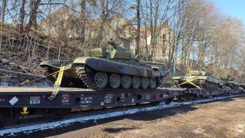 Чехия передала Украине танки и бронемашины