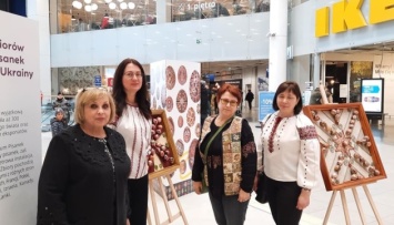Коломыйские музейщики показали 280 украинских писанок в польском Люблине