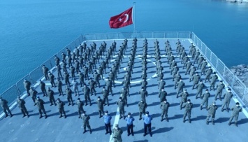Турция проводит военные учения в трех морях