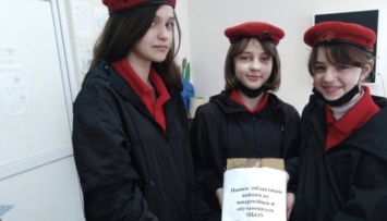 В школах Крыма детей заставляют писать "благодарственные письма" солдатам, которые воюют против Украины