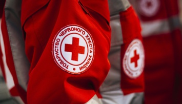 В бомбоубежищах на Луганщине Красный Крест Украины обеспечивает людей продуктами и медуслугами