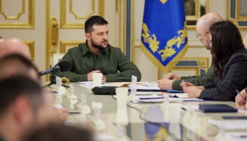 Экономика работает несмотря на войну: Зеленский провел совещание с министрами