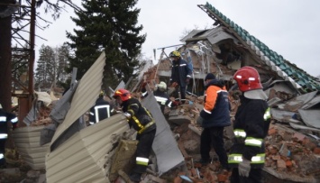 Число жертв в Бородянке возросло - под завалами многоэтажек нашли 41 погибшего