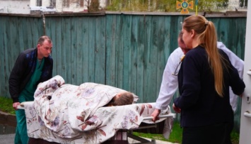 Спасатели доставили в Запорожье девочку, которая получила травмы при обстреле Полог