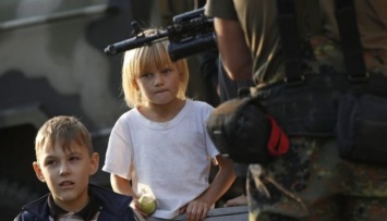 Денисова: рф милитаризирует детей на временно захваченных территориях Донбасса