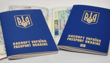 Украинцам советуют все-таки оформлять заграничный паспорт перед выездом за границу