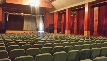 На Закарпатье облтеатр показал премьеру драмы о российской агрессии "Атветка"