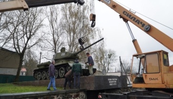 На Волыни демонтировали советский танк