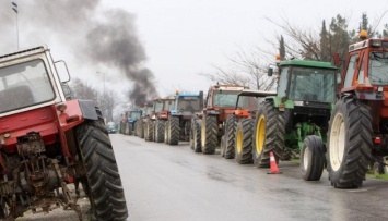 В Боровой оккупанты сначала повредили сельхозтехнику, теперь требуют начать посевную