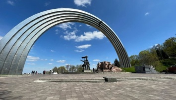 В центре Киева декоммунизируют арку дружбы народов