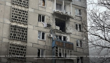 Россияне грабят уцелевшие дома в Мариуполе и рисуют на них символ Z