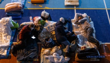 Украина и МККК запустят новую программу выплат для переселенцев