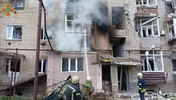 Из-за обстрелов на Запорожье ночью загорелись дома