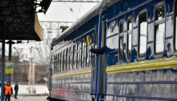 "Укрзализныця" назначила четыре дополнительных эвакуационных рейса