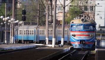 Укрзализныця изменила график движения нескольких пригородных поездов - будут ремонтировать колеи