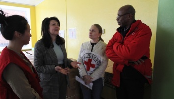 Винница получила первый транш помощи переселенцам от Красного Креста