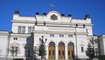 Парламент Болгарии сегодня решит, отправлять ли военную помощь Украине