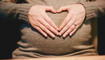 Беременные могут открывать больничные за границей - разъяснение Минздрава
