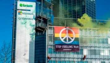Greenpeace - против топлива из рф: активисты залезли на здание офиса Fortum в Финляндии