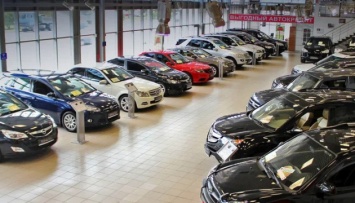 В рф продажи легковых автомобилей в апреле обвалились почти втрое