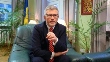 Посол Мельник: Мы шокированы запретом на украинские флаги в Берлине 8-9 мая