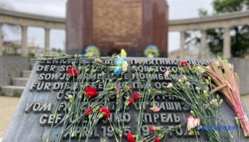 Украинские дипломаты в Вене почтили память погибших во Второй мировой войне украинцев
