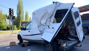 В Ривне пьяный водитель грузовика совершил ДТП - разбиты машрутка и две легковушки