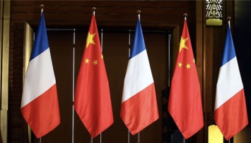 Лидеры Франции и Китая обсудили необходимость прекращения огня в Украине