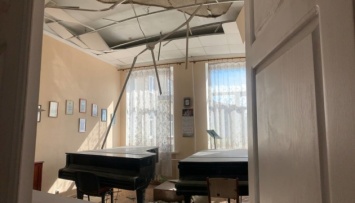 От ракетных ударов в Харьковском музыкальном лицее разрушен потолок