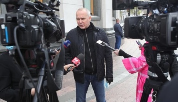 Шуфрич покинул Украину через КПП на Буковине - СМИ