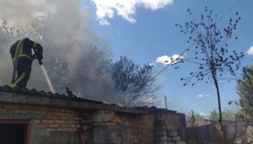 В Николаеве потушили шесть пожаров, вспыхнувших из-за российских обстрелов
