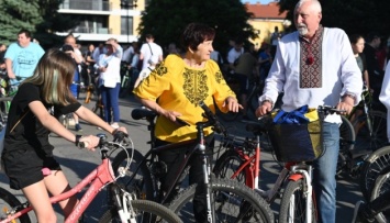 В Ужгороде прошел традиционный велозаезд Big City Ride, собранные средства передали ВСУ