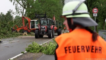 Торнадо наделал беды на севере Германии: более 40 раненых, еще 100 оказались в ловушке