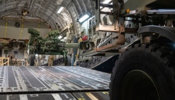Пентагон показал новую партию гаубиц M777, которую отправляют в Украину