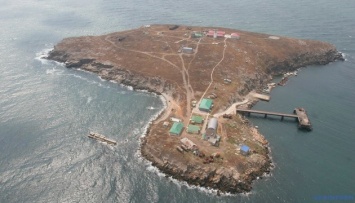 В районе острова Змеиный захватчики угрожали оружием гражданскому иностранному судну
