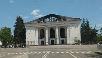 В Мариуполе захватчики организовали «экскурсию» по разрушенному Драмтеатру