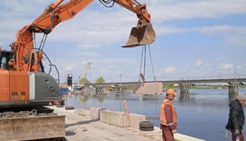Временную переправу в Чернигове пока нельзя делать из-за повышения уровня воды в Десне
