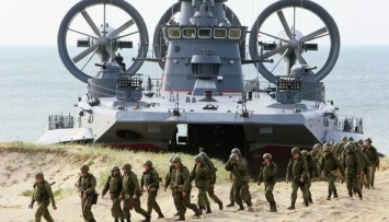 Российские военные провели на Балтике учения по десантированию