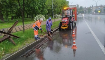 В столице из-за дождя Киевавтодор работает в усиленном режиме