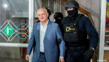 Суд в Молдове отправил Додона под домашний арест