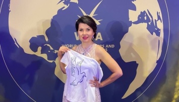 Украинский бренд создает патриотические футболки о мире, которые покорили гостей Каннского кинофестиваля